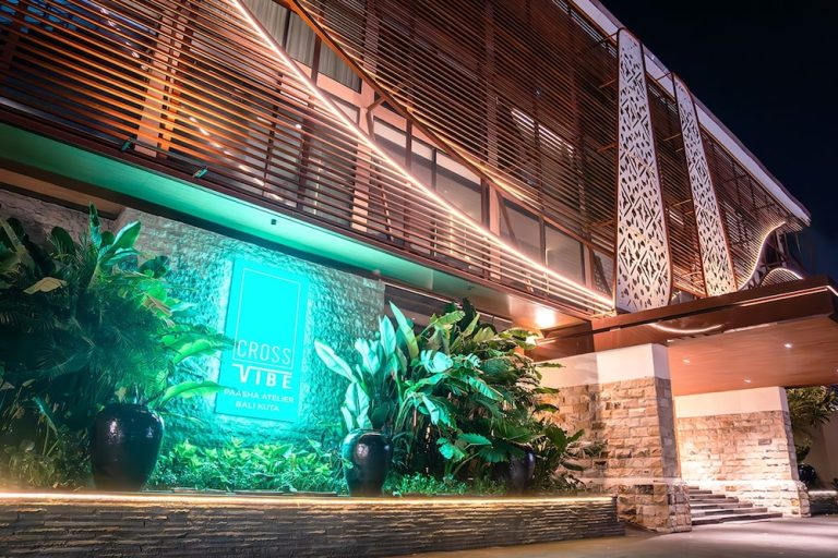 Cross Vibe Paasha Atelier Bali Kuta, Kuta, Bali