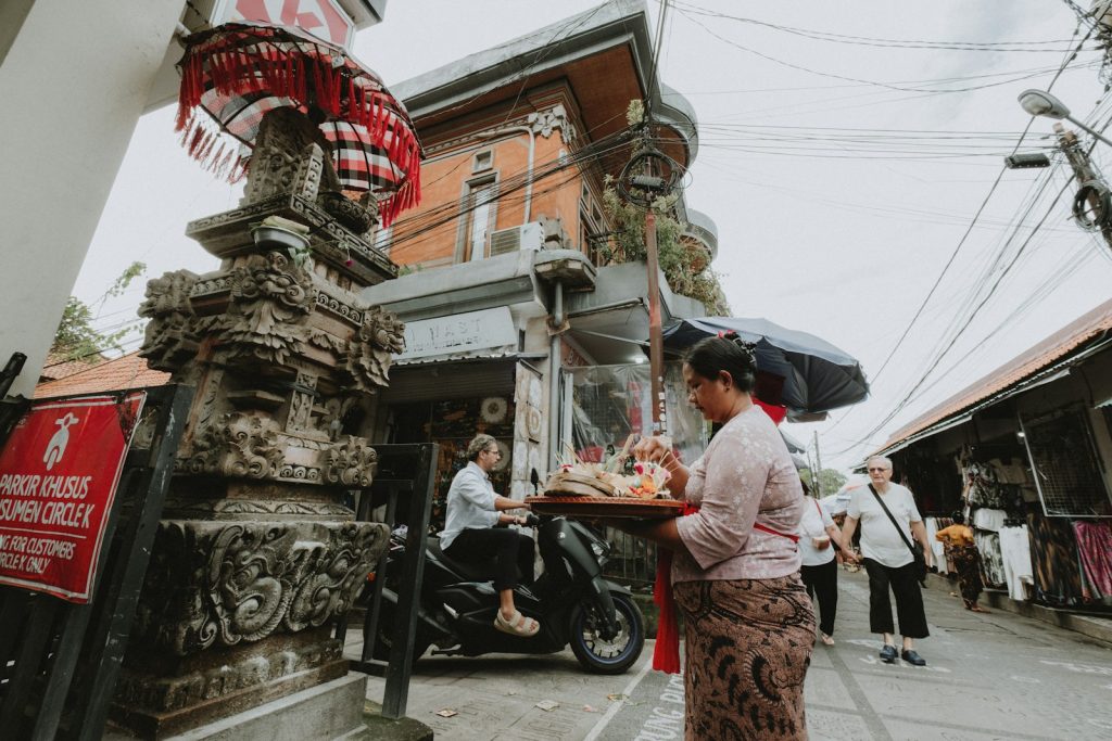 Canang sari, the daily palm-leaf offering.